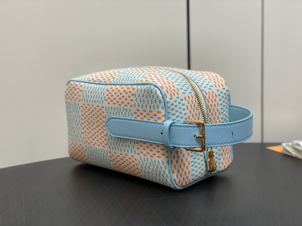 l**is V*t*n locker dopp kit bag-23*13*12cm